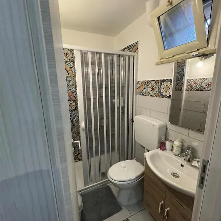 Trilocale A Pochi Passi Dalla Con Terrazza Apartament