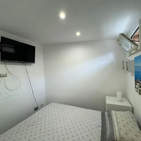 Apartment Trilocale A Pochi Passi Dalla Con Terrazza