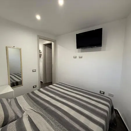 Apartment Trilocale A Pochi Passi Dalla Con Terrazza *
